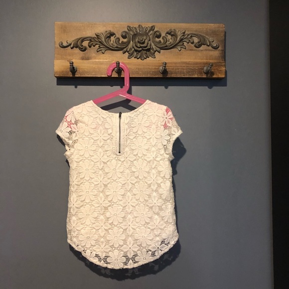 Girls Adorable Top with Floral Lace - Picture 2 of 3